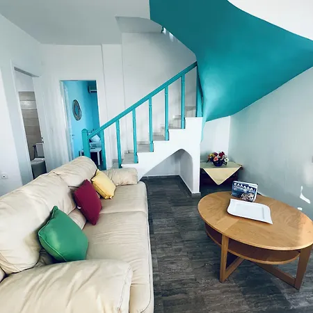 Petradi איוס חורה